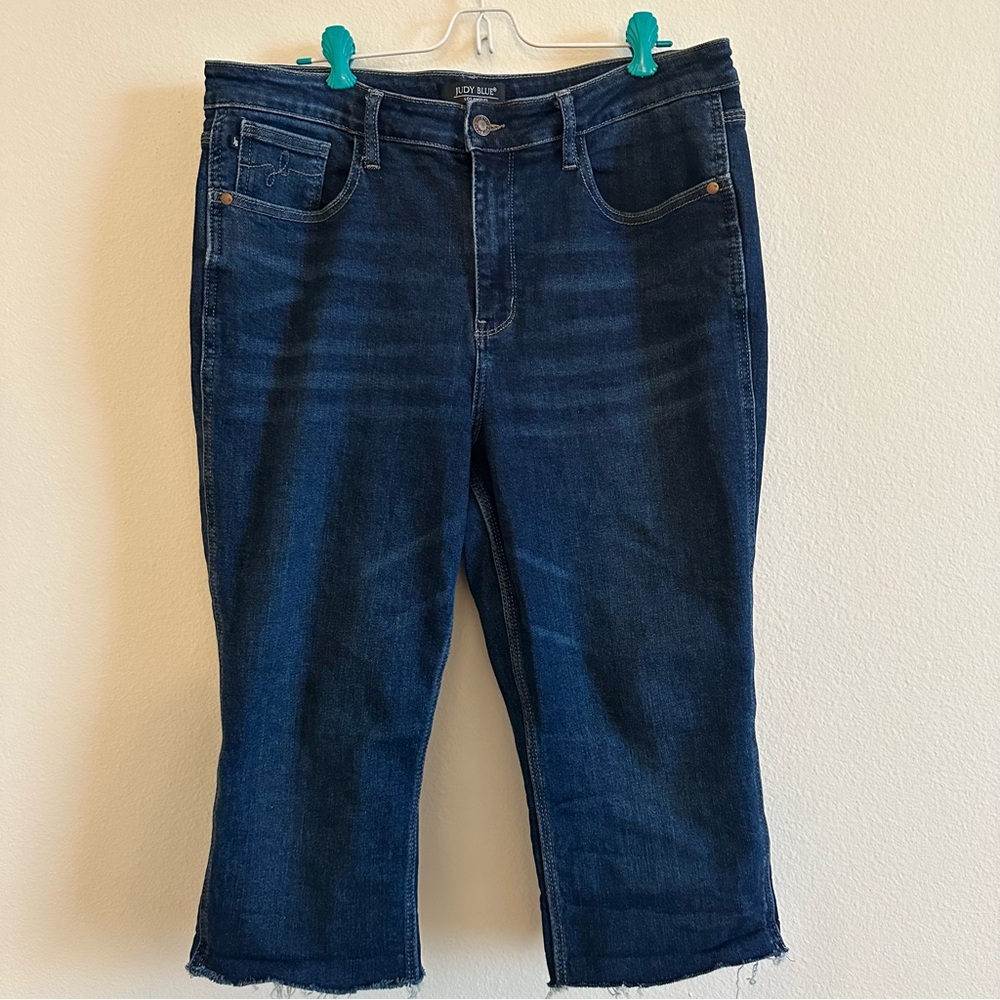 Judy Blue Dark Cropped Black Blue Jeans - Picture 2 of 9